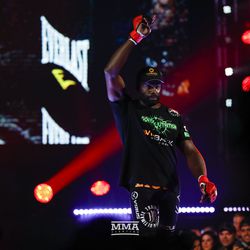 Cheick Kongo salutes the crowd at Bellator 208 at the Nassau Coliseum in Uniondale, N.Y.