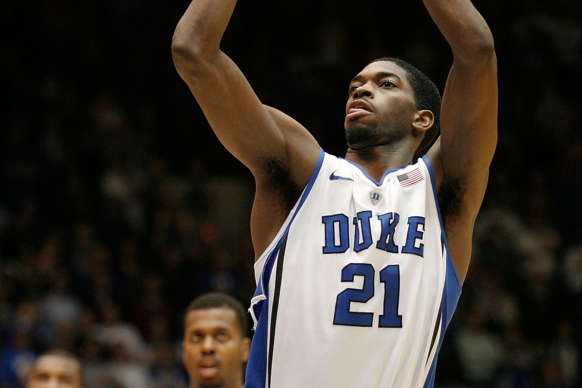 Amile Jefferson at the line at the end of the Duke-Virginia game