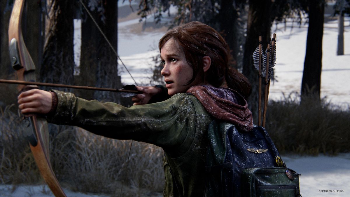 Ellie pulls back a bow in The Last of Us Part 1