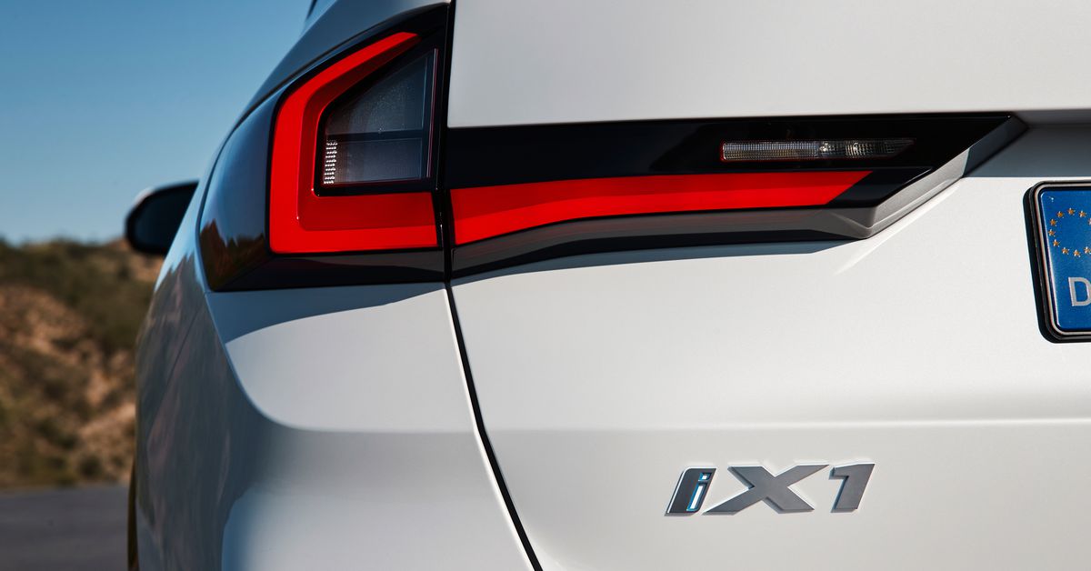 BMW rediseñó el X1 para 2023, agregando un ajuste iX1 totalmente eléctrico