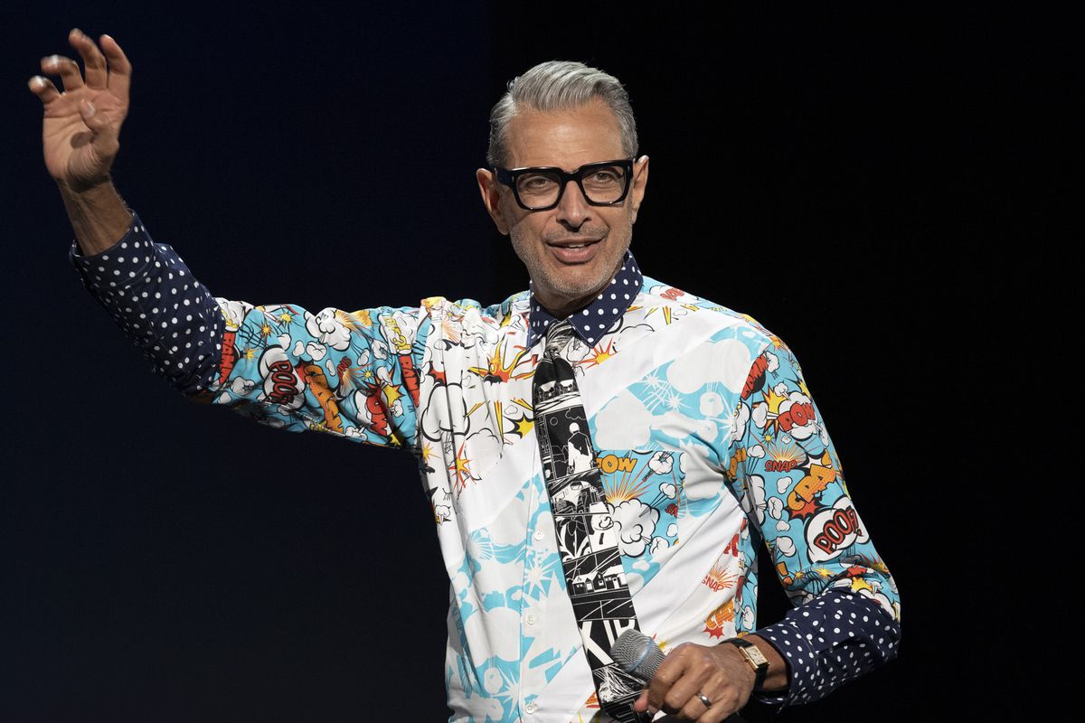 Jeff Goldblum steps out in a technicolor shirt and waves to the crowd at Walt Disney Company’s D23 Expo 2019