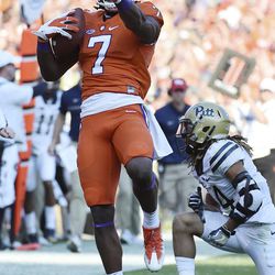 Clemson wide receiver Mike Williams (7) gestures after making a catch as Pittsburgh defensive back Avonte Maddox (14) defends during the first half of an NCAA college football game on Saturday, Nov. 12, 2016, in Clemson, S.C. 
