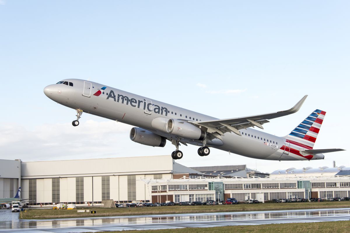 american airlines a321 stock