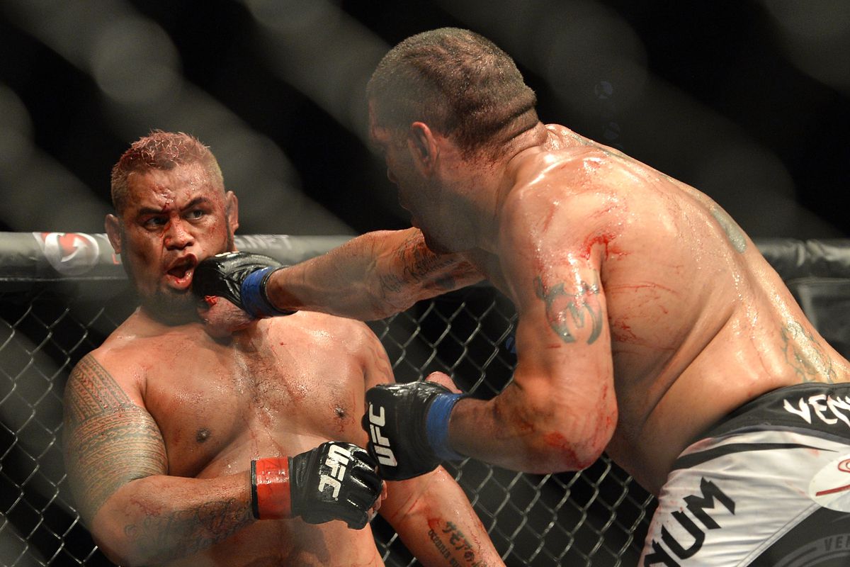 Mark Hunt and Antonio ‘Bigfoot’ Silva both put on a performance to remember in their first fight in 2013. 