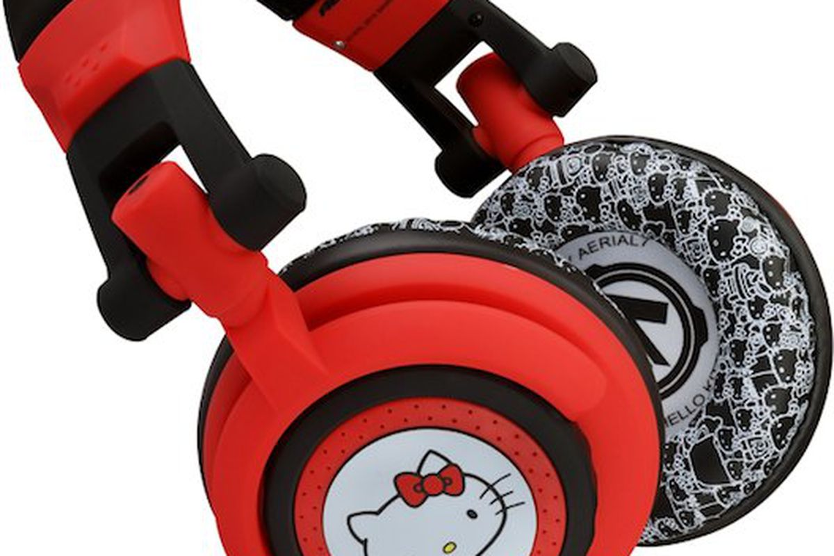 Hello Kitty x Aeria7 headphones, available October at <a href="http://www.sanrio.com">Sanrio</a>