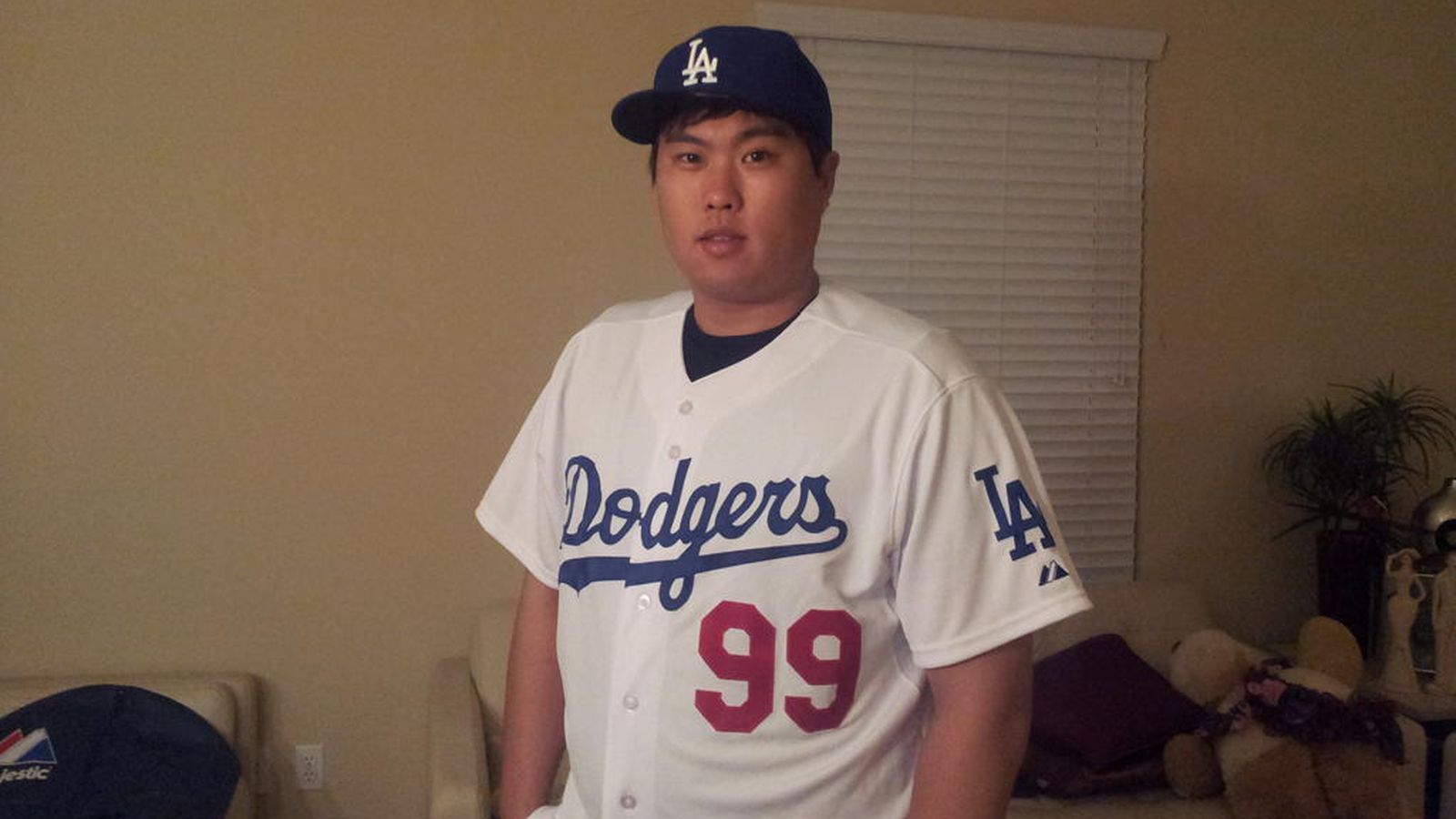 Hyun-Jin Ryu Los Angeles Dodgers Figure by Oyo Sports