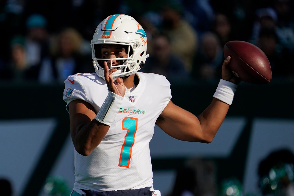 Tua Tagovailoa fantasy football start/sit advice: What to do with Dolphins  QB in Week 12 - DraftKings Nation