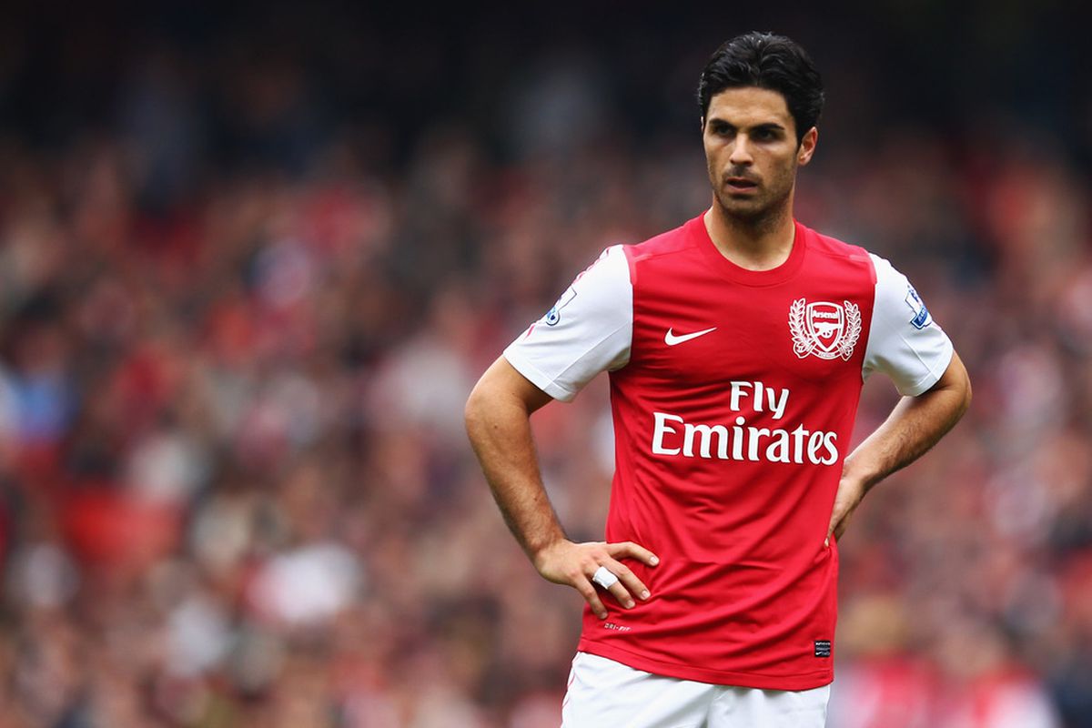 Mikel Arteta of Arsenal looks thoughtful during the Barclays Premier League match between Arsenal and Sunderland at the Emirates Stadium.  (Photo by Julian Finney/Getty Images)