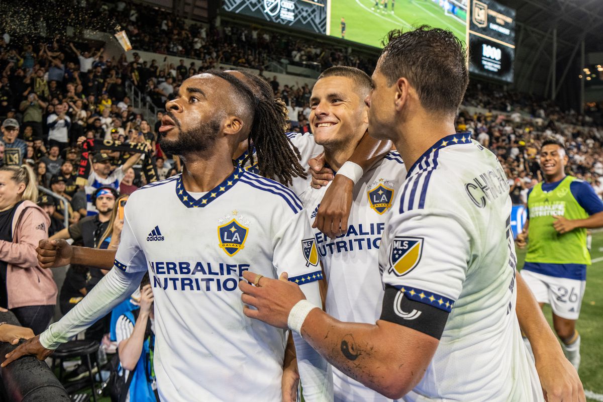 Los Angeles Galaxy v Los Angeles Football Club: Western Conference Semifinals - 2022 MLS Cup Playoffs