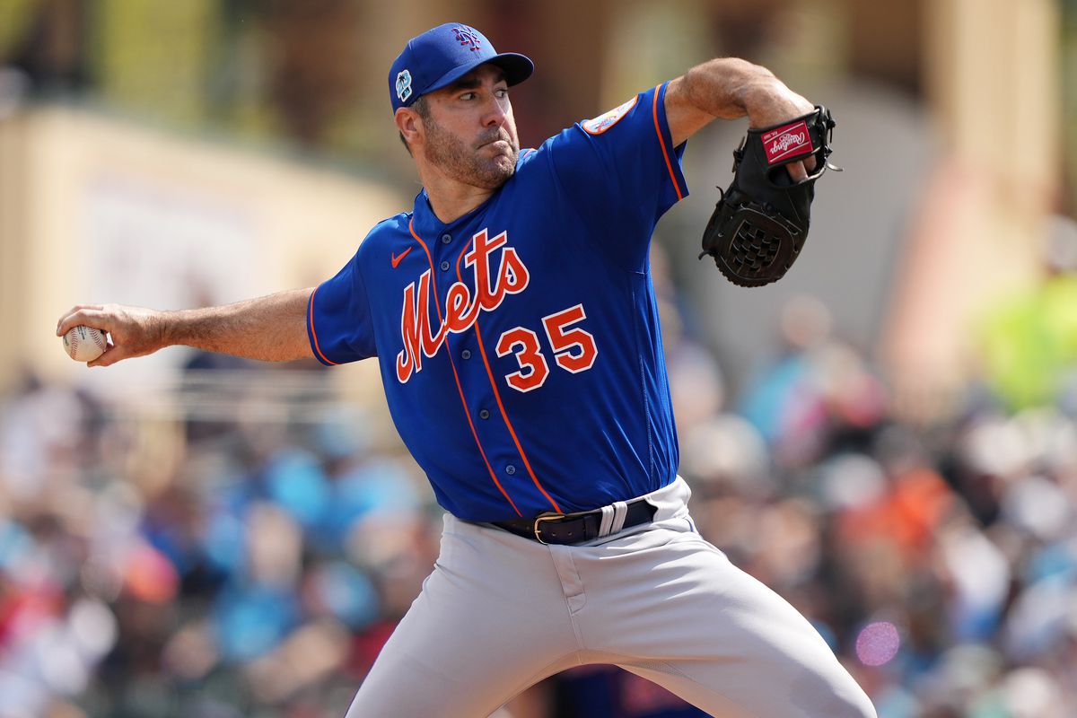 Justin Verlander #35 of the New York Mets delivers a pitch against the Miami Marlins in the first inning at Roger Dean Stadium on March 4, 2023 in Jupiter, Florida.