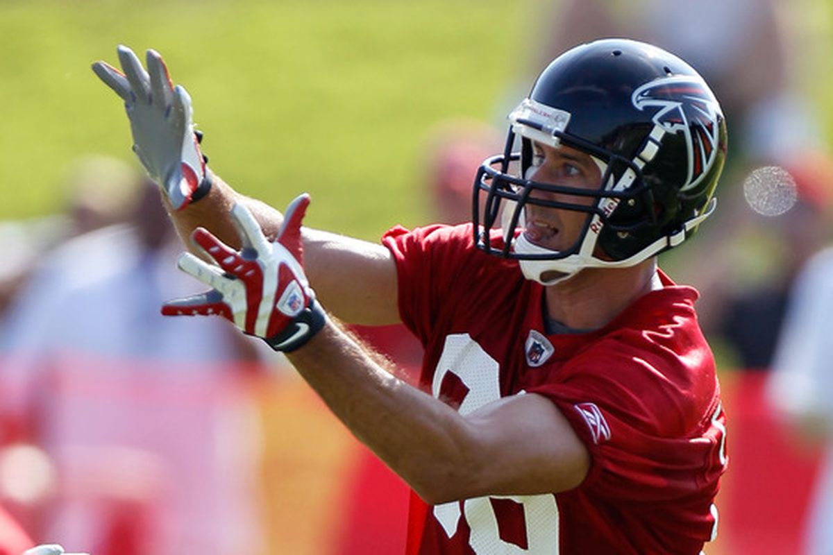 FLOWERY BRANCH GA - JULY 30:  Brian Finneran #86 of the Atlanta Falcons runs drills during opening day of training camp on July 30 2010 at the Falcons Training Complex in Flowery Branch Georgia.  (Photo by Kevin C. Cox/Getty Images)