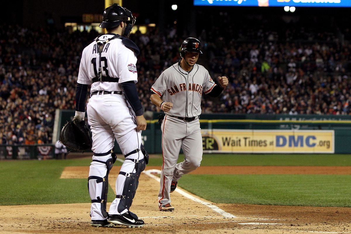 Gregor Blanco scores on a bloop single to put the Giants up 2- 0 in game 3 of the World Series