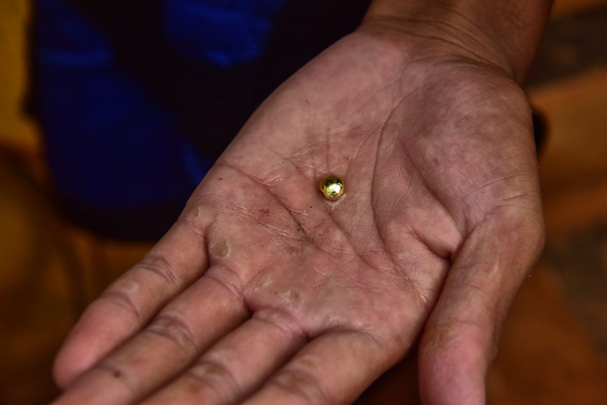 Filipino Workers Dive For Gold At Hazardous Small-Scale Mines
