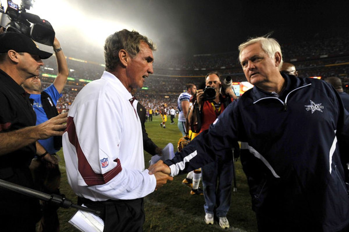 No one would ever confuse the coaching styles of Wade Phillips and Mike Shanahan.