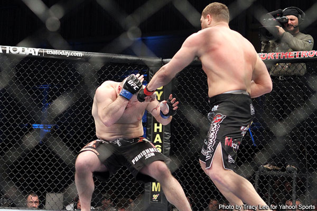 Matt Mitrione def. Tim Hague via TKO, photo by Tracey Lee for <a href="http://www.cagewriter.com" target="new">Yahoo! Sports</a>
