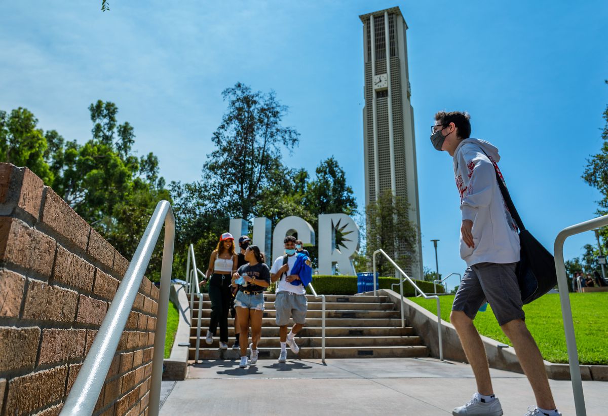 A photo showing students on a sunny college campus.