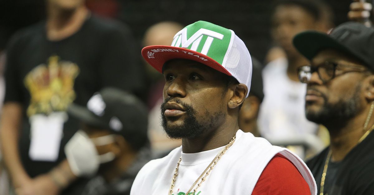 Photo: Floyd Mayweather has full hair and beard and it’s kind of weird