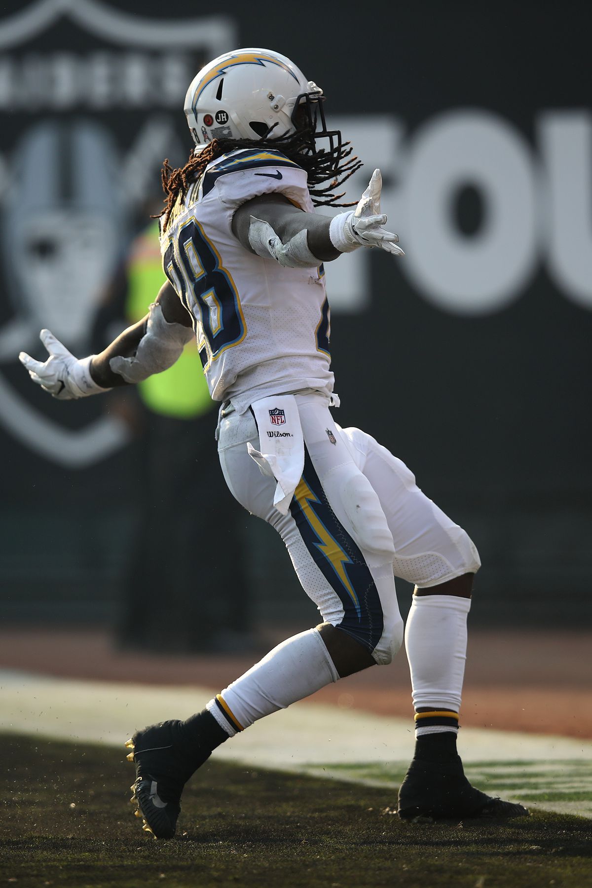 Los Angeles Chargers v Oakland Raiders