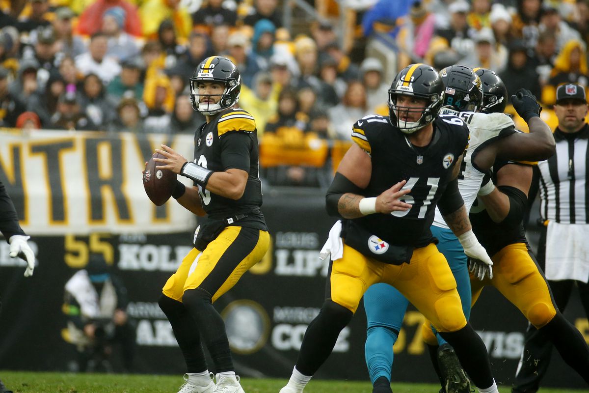 Mitch Trubisky #10 of the Pittsburgh Steelers in action against the Jacksonville Jaguars on October 28, 2023 at Acrisure Stadium in Pittsburgh, Pennsylvania.