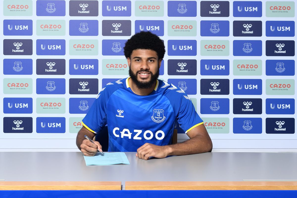 Ellis Simms Signs a New Contract Everton