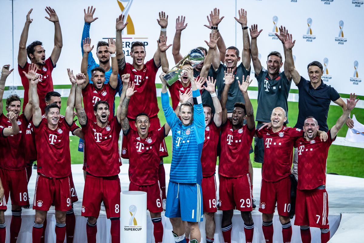 Eintracht Frankfurt v Bayern Muenchen - DFL Supercup 2018
FRANKFURT AM MAIN, GERMANY - AUGUST 12: (EDITORS NOTE: Image has been digitally enhanced.) Team mates of Muenchen celebrate with the trophy after winning the DFL Supercup match between Eintracht Frankfurt and Bayern Muenchen at Commerzbank-Arena on August 12, 2018 in Frankfurt am Main, Germany.