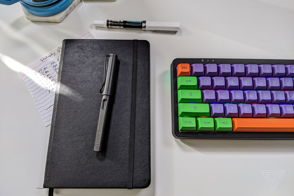 Two types of input: a notebook and a  wireless TM680 keyboard.