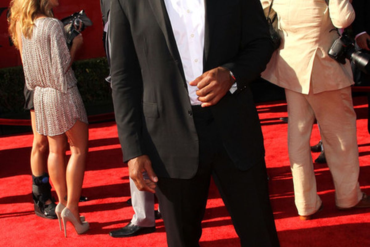 LOS ANGELES, CA - JULY 13:  NFL player Dhani Jones arrives at The 2011 ESPY Awards at Nokia Theatre L.A. Live on July 13, 2011 in Los Angeles, California.  (Photo by Frederick M. Brown/Getty Images)