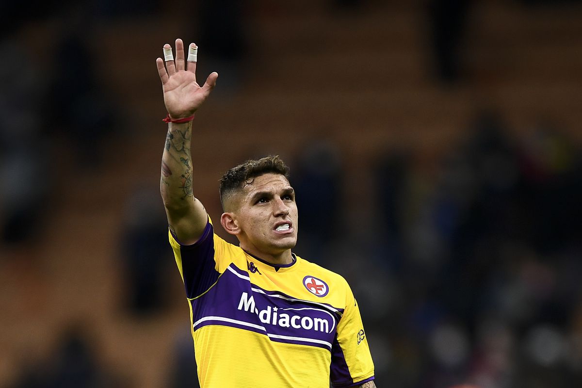 Lucas Torreira of ACF Fiorentina gestures at the end of the...