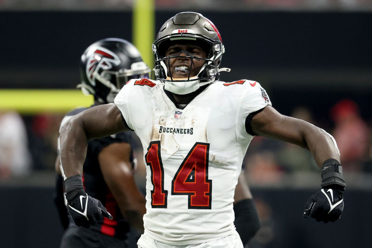 Tampa Bay Buccaneers wide receiver Chris Godwin (14) reacts after making a catch during the fist quarter against the Atlanta Falcons at Mercedes-Benz Stadium.&nbsp;