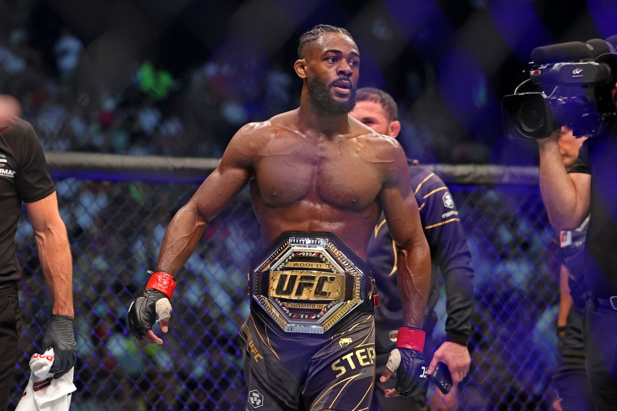 Aljamain Sterling retained his UFC bantamweight title with a win over TJ Dillashaw at UFC 280