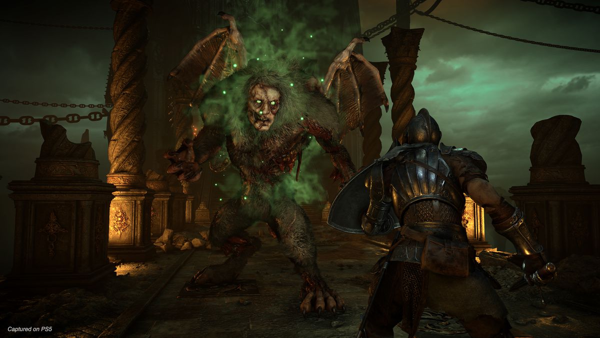 A knight faces a Maneater in a screenshot from the Demon’s Souls remake