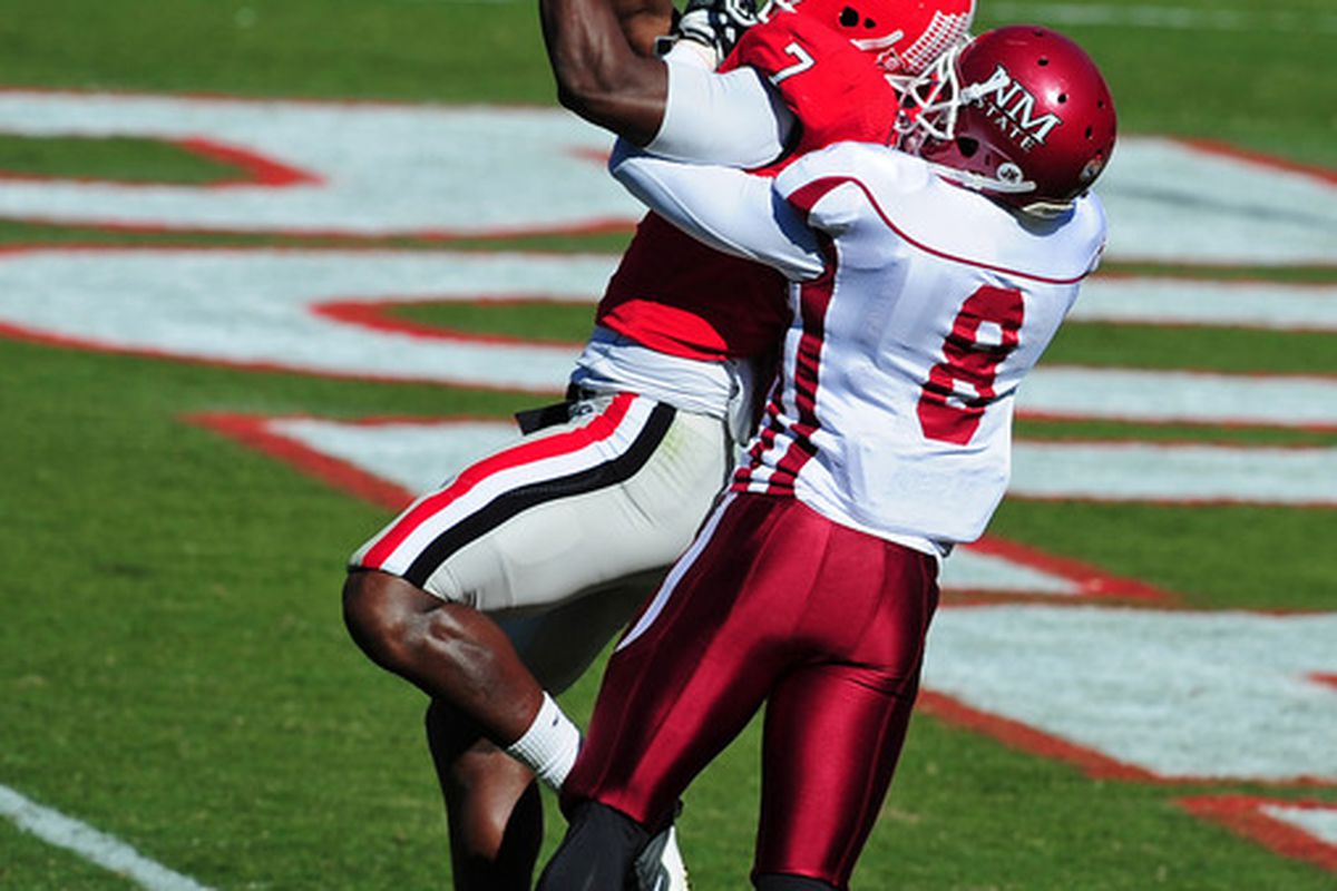 ATHENS, GA - NOVEMBER 5: Orson Charles #7 of the Georgia Bulldogs makes a catch for a touchdown against Justin Smith #8 of the New Mexico State Aggies at Sanford Stadium on November 5, 2011 in Athens, Georgia. Photo by Scott Cunningham/Getty Images)