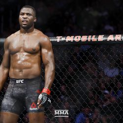 Francis Ngannou gets ready for last round at UFC 226.