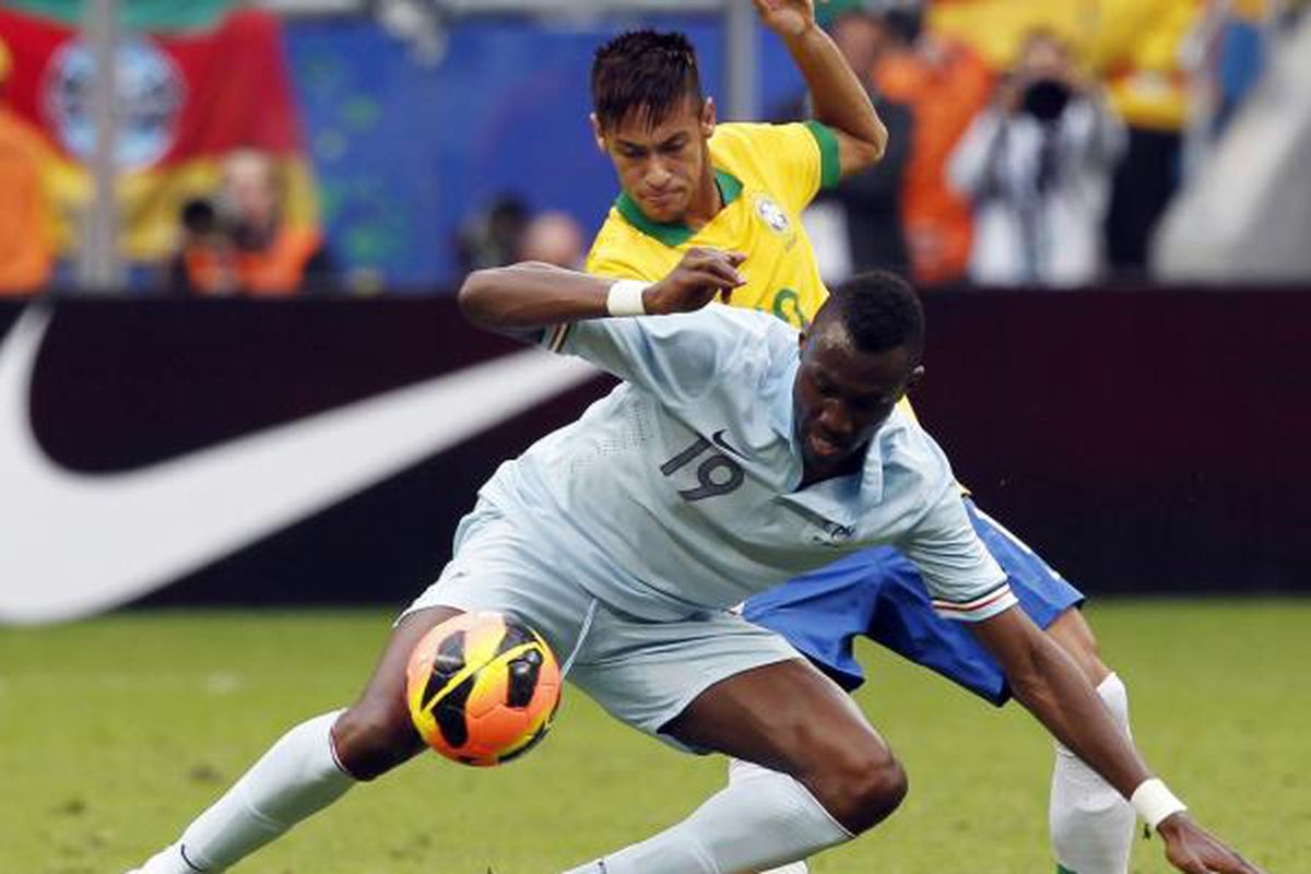 Guilavogui battles with Neymar