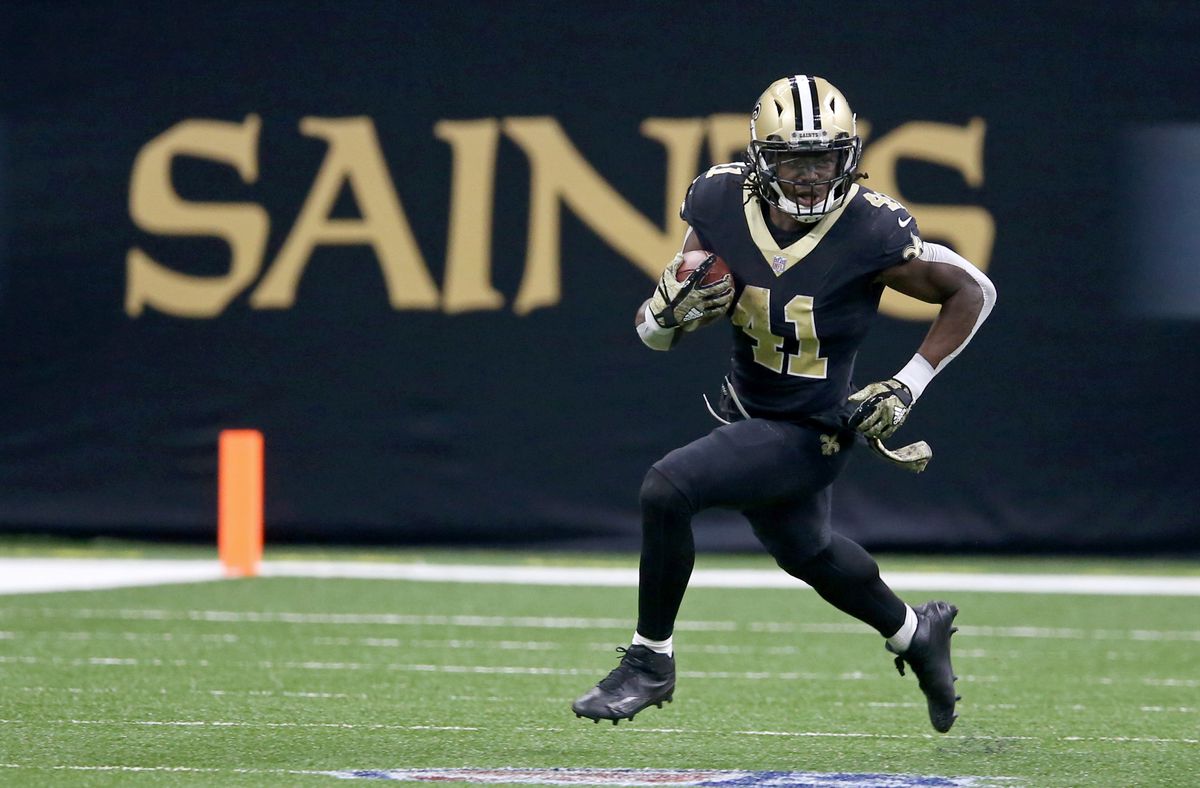 New Orleans, LA, USA; New Orleans Saints running back Alvin Kamara (41)  runs against the Tampa Bay Buccaneers in the second half at the  Mercedes-Benz Superdome.