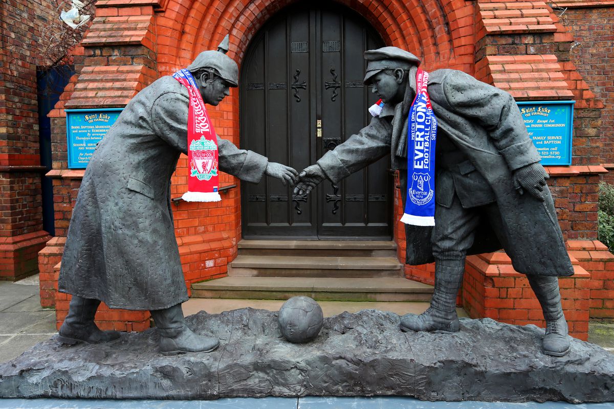 The origin of the half-and-half scarf emerges: the Christmas truce!