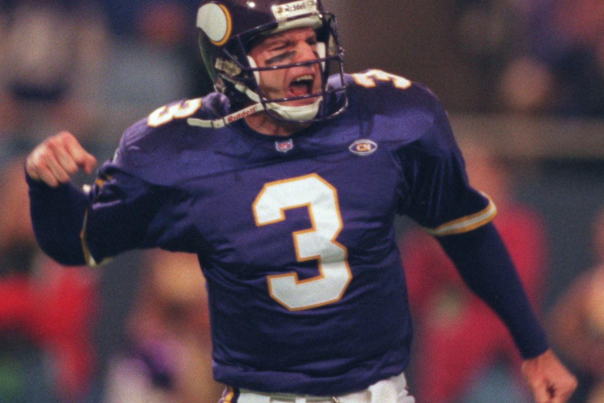 Minneapolis Mn , Vikings vs San Francisco 10/24/99--- Vikings quarterback Jeff George celebrated his touchdown pass to Andrew Jordan during the 2nd quarter against San Francisco.(Photo By JERRY HOLT/Star Tribune via Getty Images)