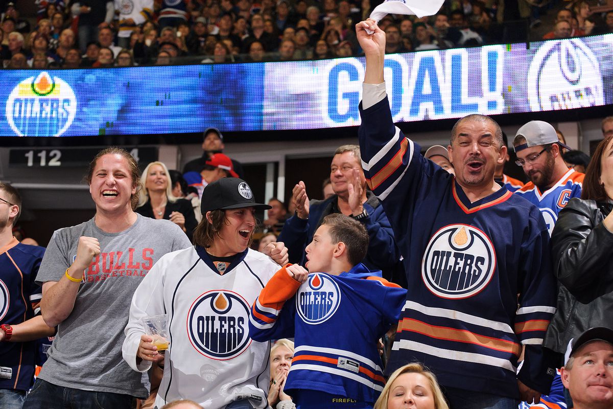 a rare photo of Oiler fans not looking sad