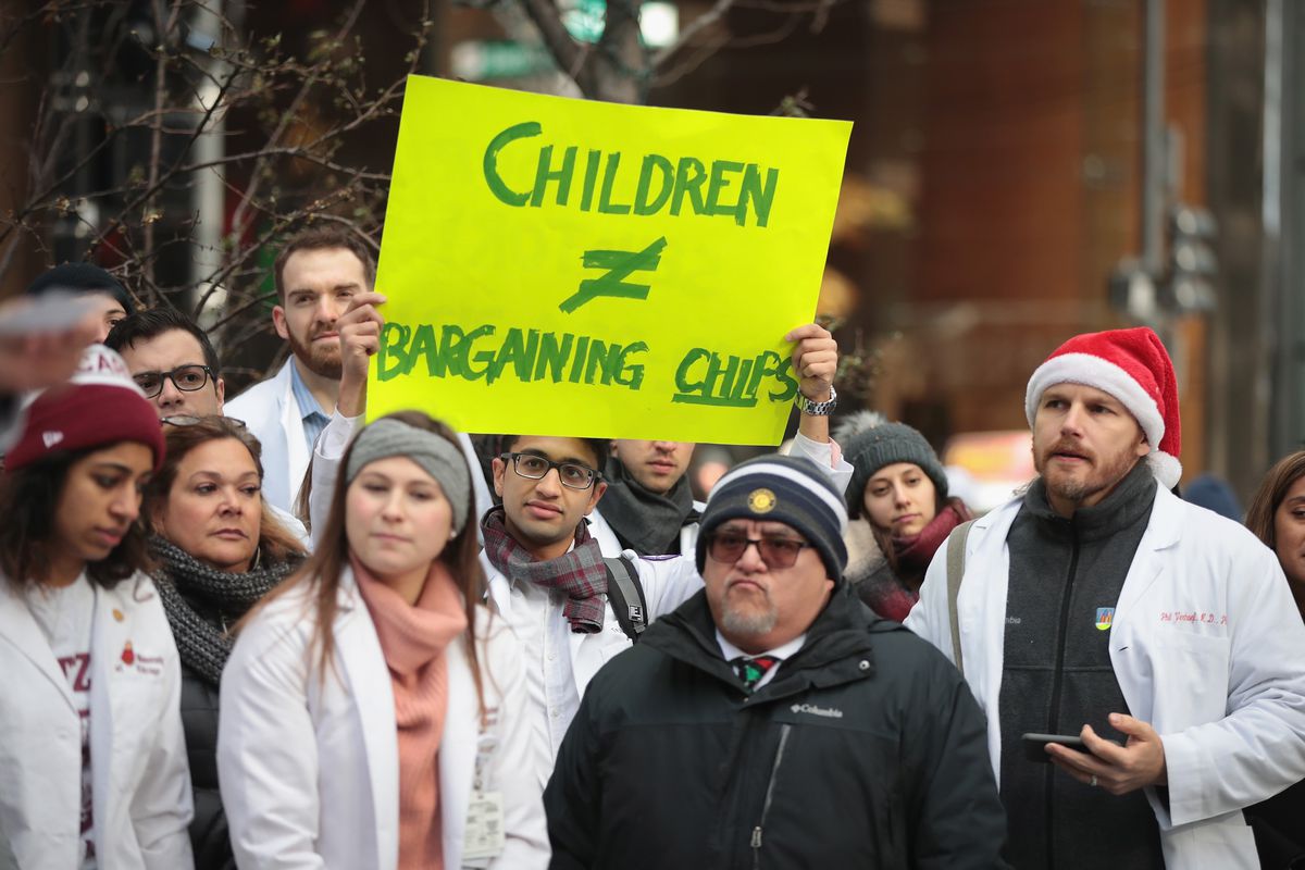 U. Chicago Medical Students Rally For Children's Health Insurance Program