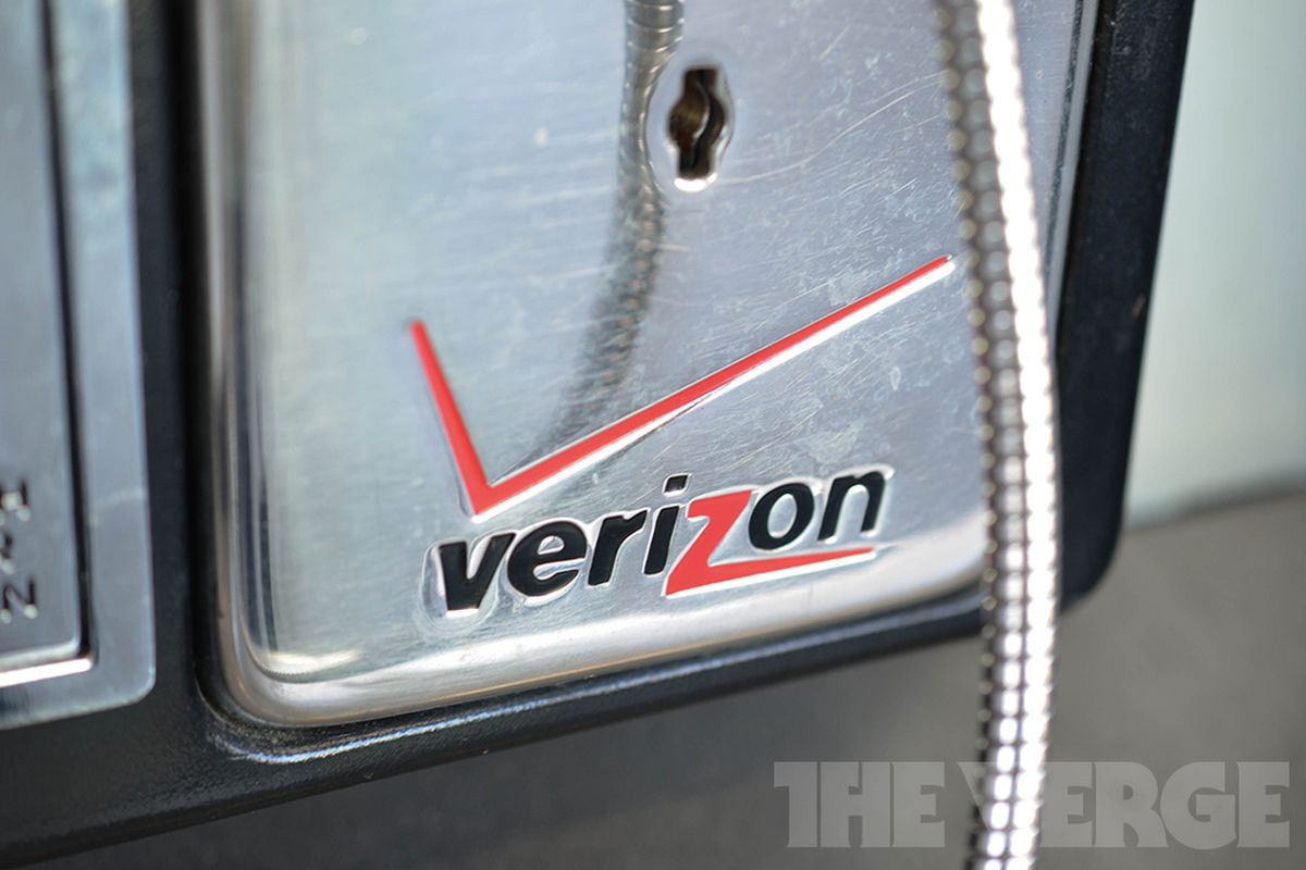 Verizon logo payphone (1020)
