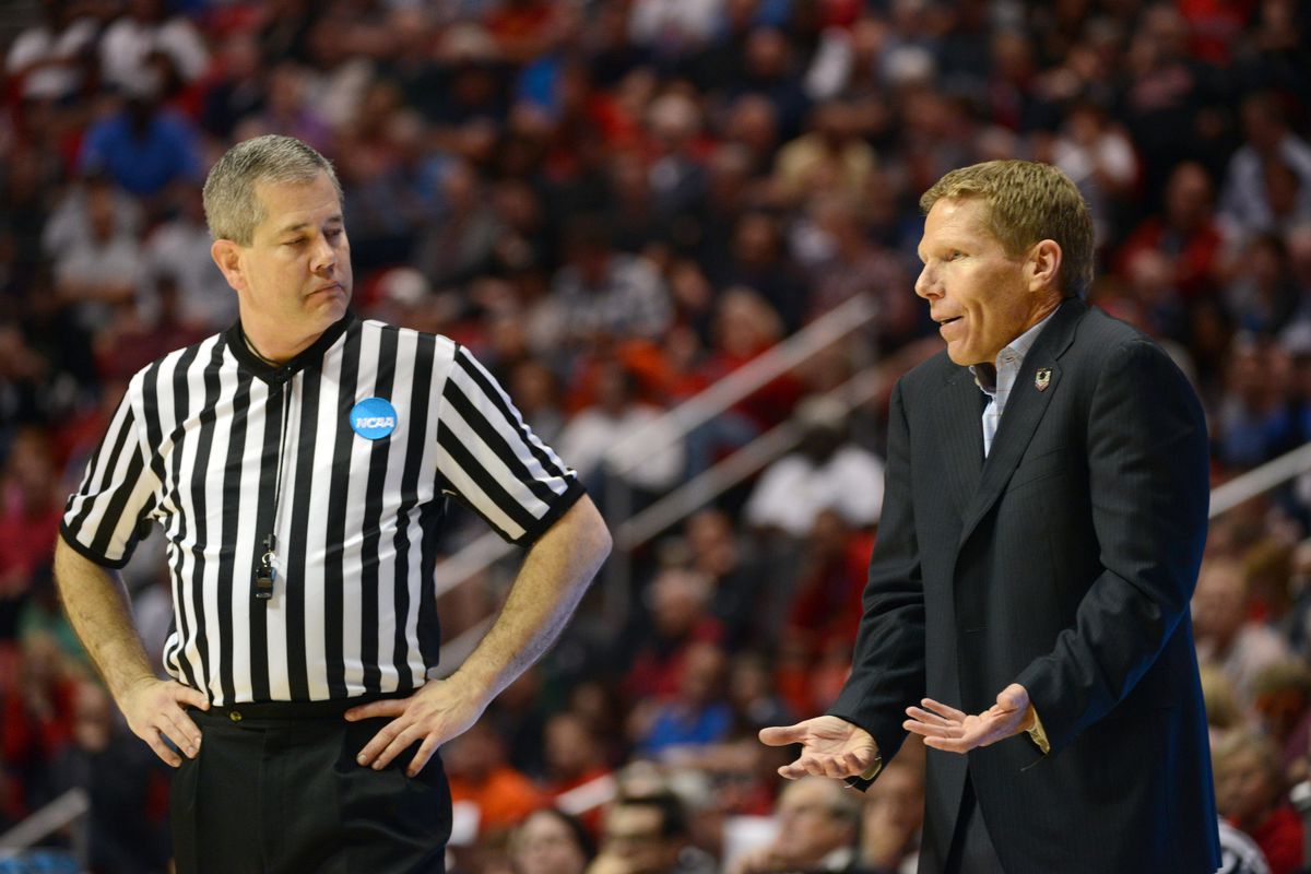 Mark Few talking to a hopefully soon to be unemployed official.