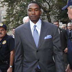 New York Knicks president and coach Isiah Thomas exits Manhattan federal court.