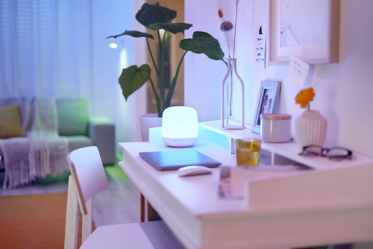 Philips Hue smart LED bulbs now have more competition from Philips Smart LED bulbs