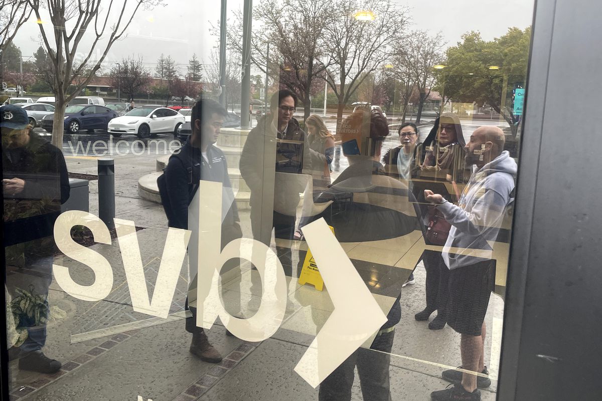 People standing outside Silicon Valley Bank, which is closed, in Santa Clara, California, on March 10, 2023.