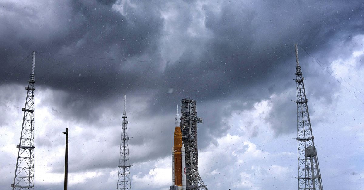 Hurricane Ian pushes NASA to roll back Artemis I rocket