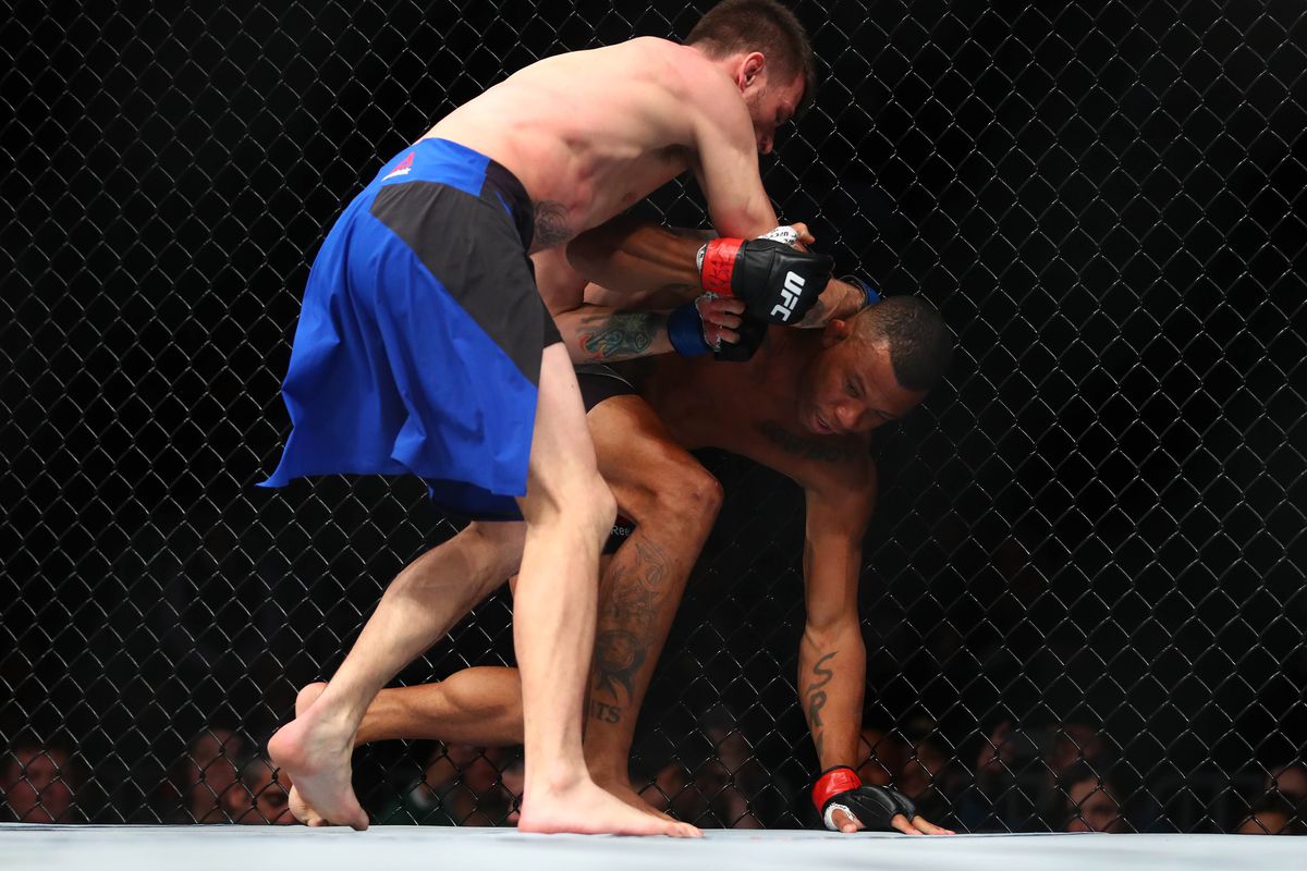MMA: UFC 207-Oliveira vs Means