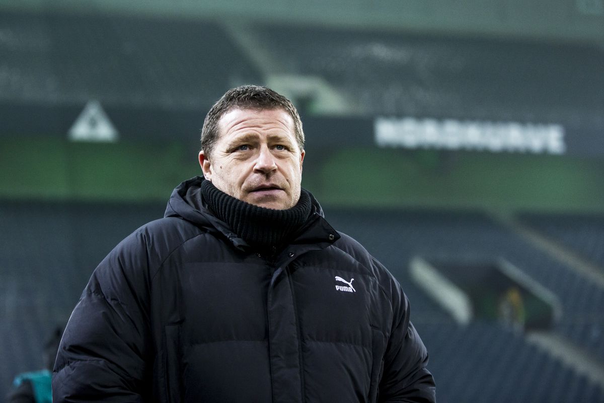 Max Eberl bundled up, looking out at the field before a January 2022 match between Borussia Mönchengladbach and Bayer 04 Leverkusen