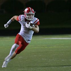 Marist’s Billy Skalitzky (9) catches a pass. Worsom Robinson/For the Sun-Times. 
