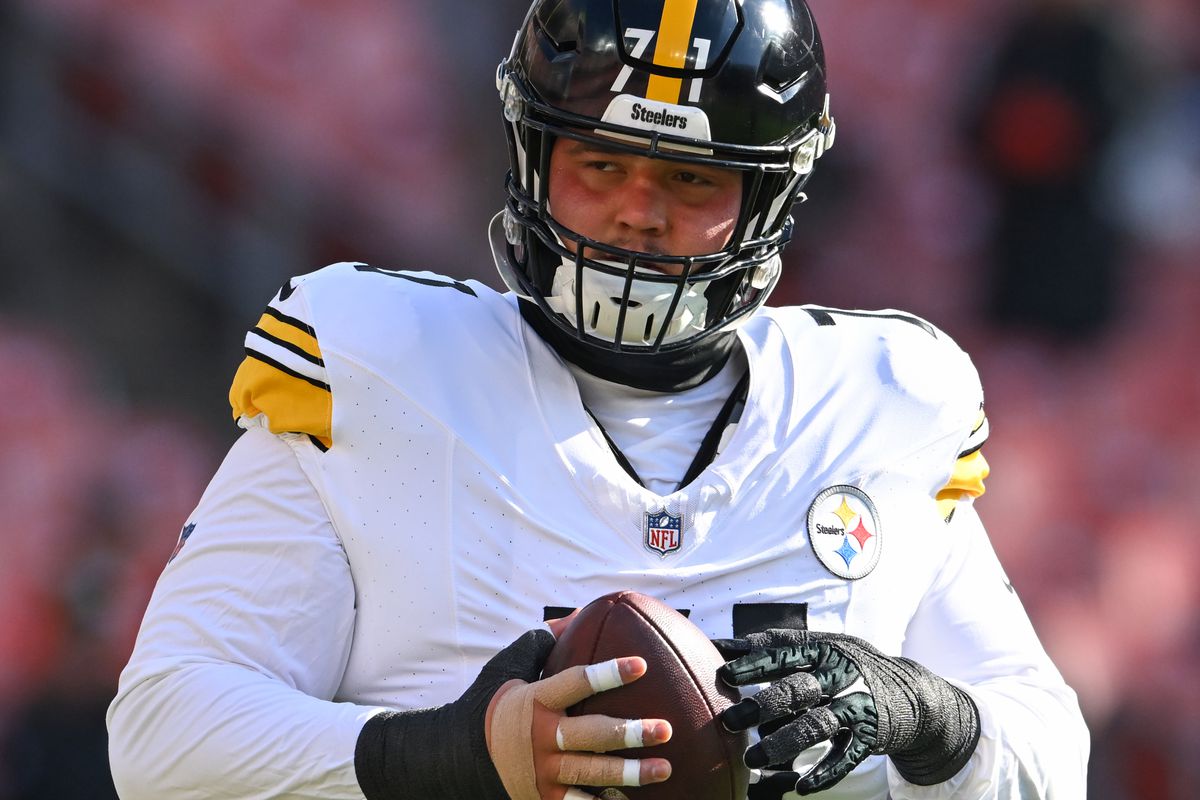 Nate Herbig #71 of the Pittsburgh Steelers warms up prior to a game against the Cleveland Browns at Cleveland Browns Stadium on November 19, 2023 in Cleveland, Ohio.
