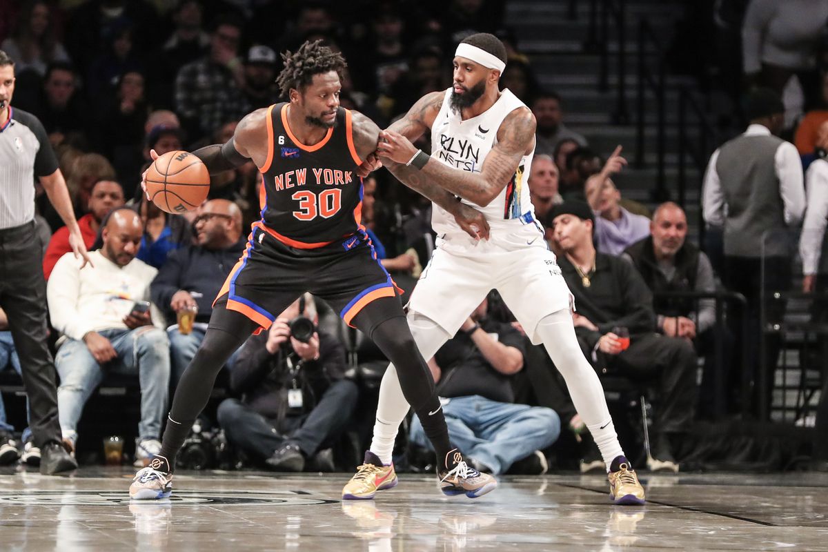 New York Knicks forward Julius Randle (30) looks to post up against Brooklyn Nets forward Royce O’Neale (00) in the third quarter at Barclays Center.